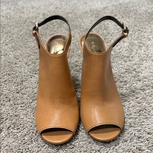 Coach Womens Lanora Sandals Beige
Ginger Stacked Heels Ankle Strap
Buckle sz 39